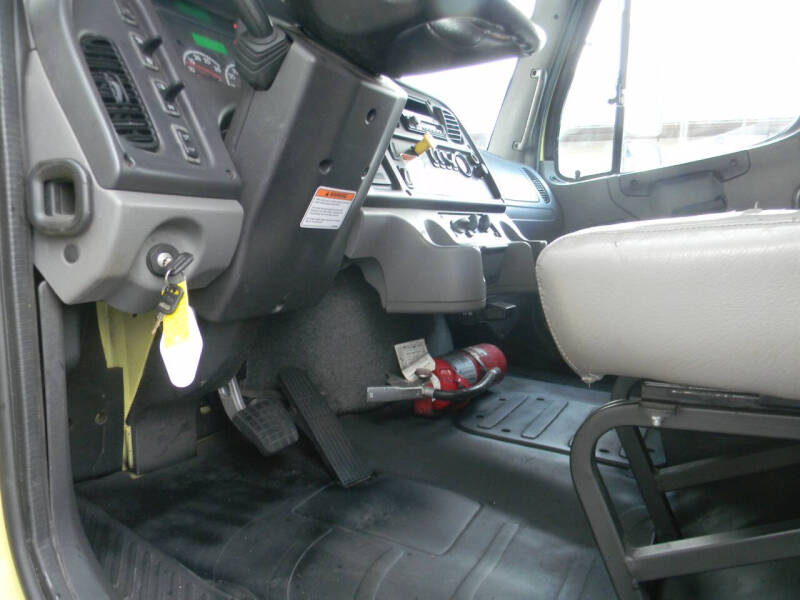 2017 Freightliner M2 106