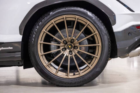 2023 Lamborghini Urus Performante