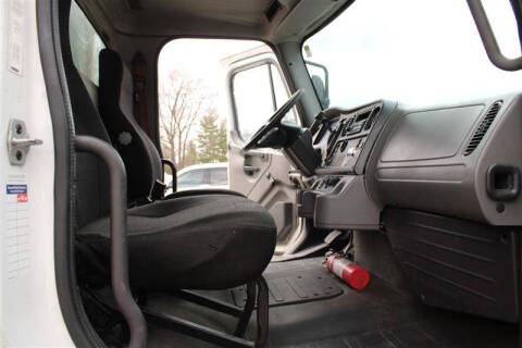 2013 Freightliner M2 106