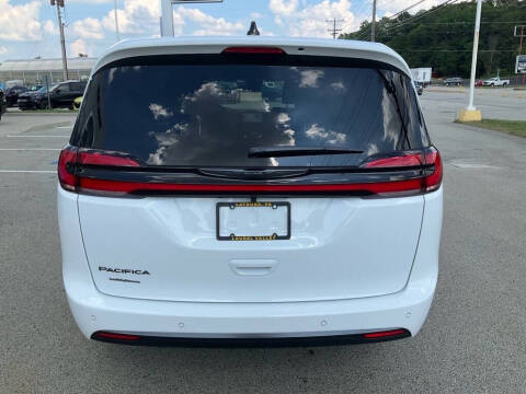 2026 Chrysler Pacifica Select