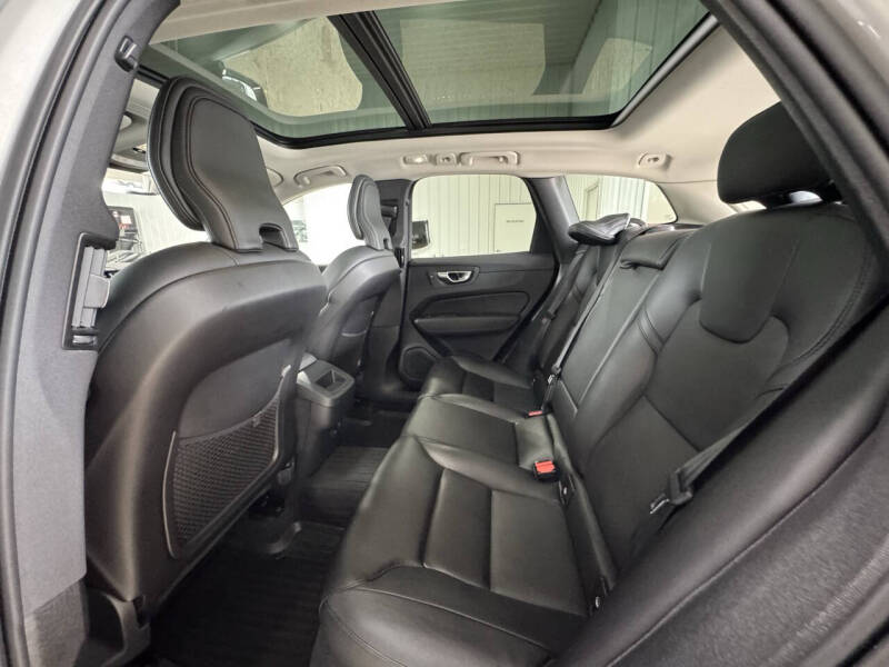 2024 Volvo XC60 B5 Core Dark Theme