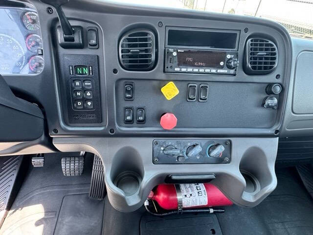 2015 Freightliner M2 106