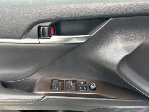 2023 Toyota Camry Hybrid XLE