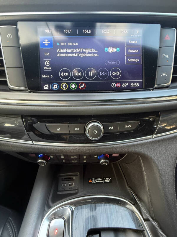 2022 Buick Enclave Essence