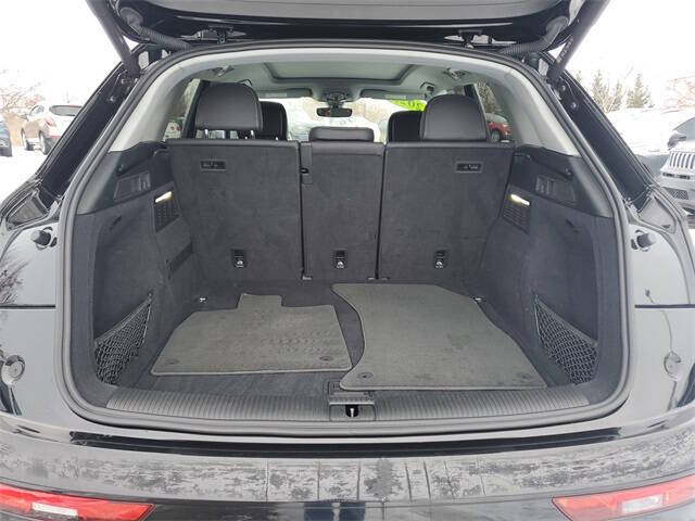 2023 Audi Q5 quattro Premium 40 TFSI