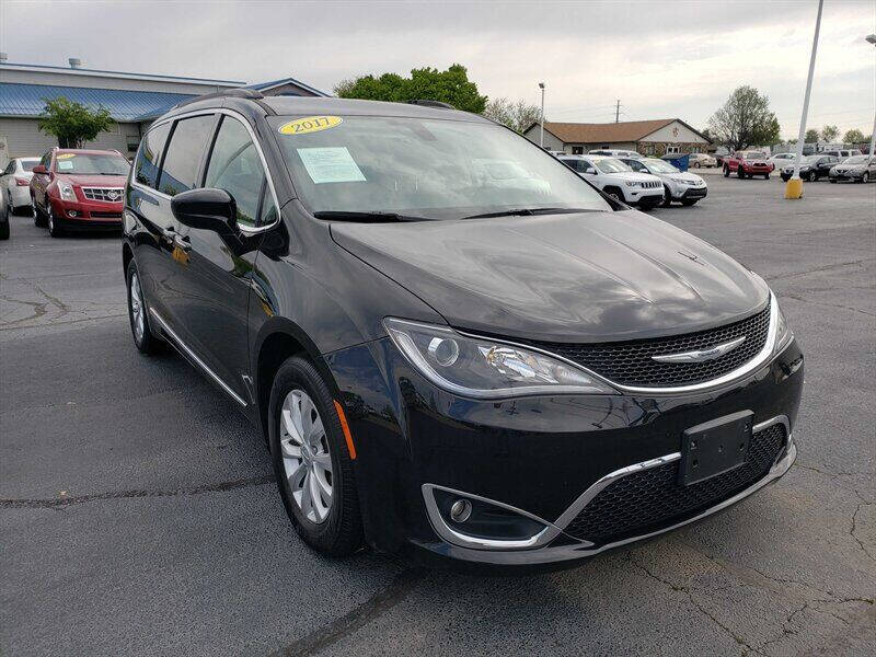 2017 Chrysler Pacifica Touring-L