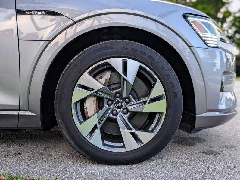 2021 Audi e-tron quattro Premium