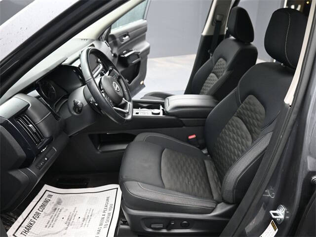 2022 Nissan Pathfinder SV