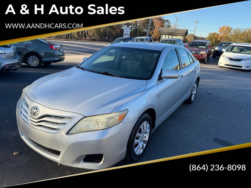 2010 Toyota Camry LE's photo