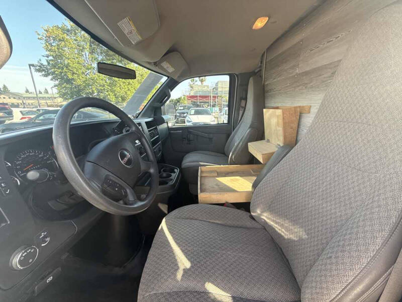 2017 GMC Savana 2500