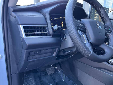 2025 Mitsubishi Outlander SE