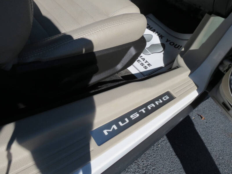 2011 Ford Mustang V6 Premium