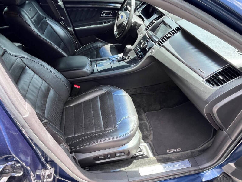 2016 Ford Taurus SHO