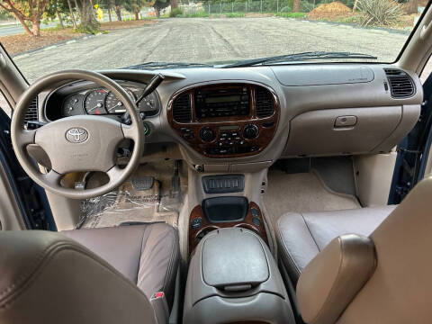2005 Toyota Sequoia SR5