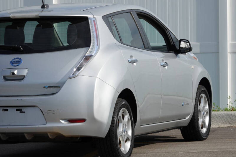 2011 Nissan LEAF SV