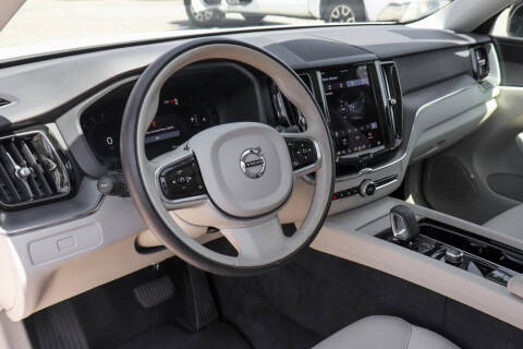 2024 Volvo XC60 B5 Core Dark Theme