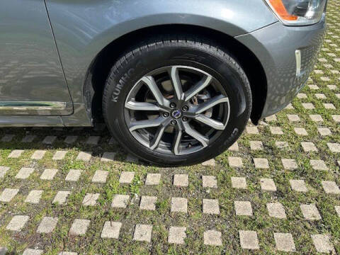 2016 Volvo XC60 T5 Drive-E Platinum