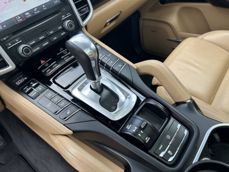 2017 Porsche Cayenne Platinum Edition