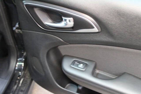 2016 Chrysler 200 LX