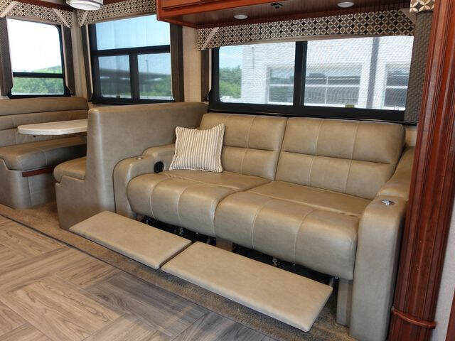 2018 Freightliner M2 106