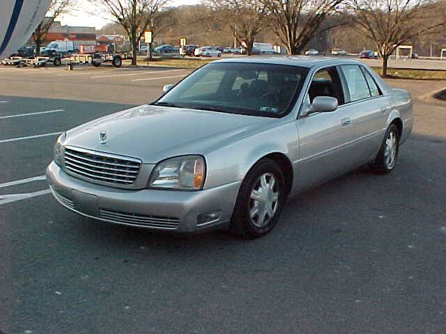 Silver 2005 Cadillac DeVille Base 4dr Sedan 23