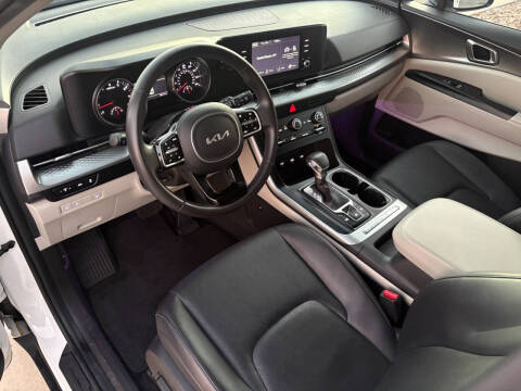 2024 Kia Carnival LX