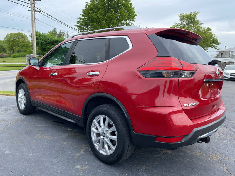 2017 Nissan Rogue SV photo 4