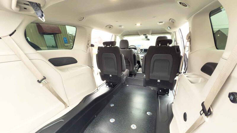 2022 Chrysler Voyager LX