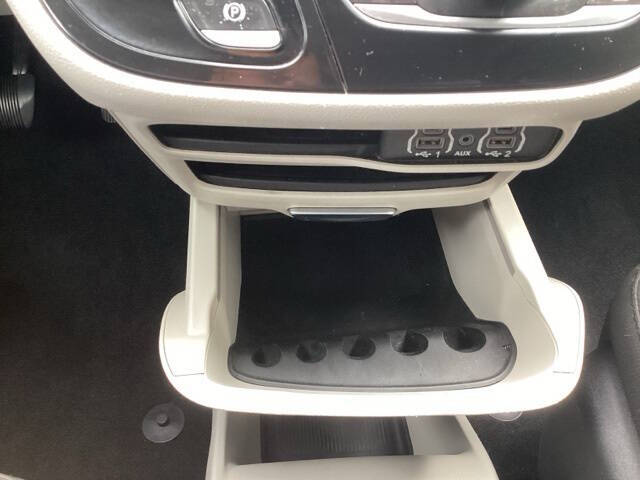 2022 Chrysler Voyager LX