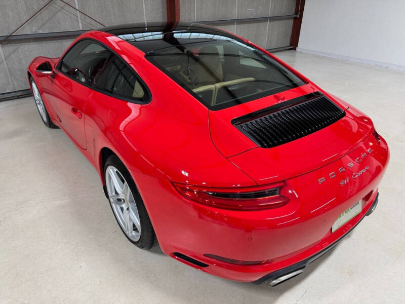 2018 Porsche 911 Carrera