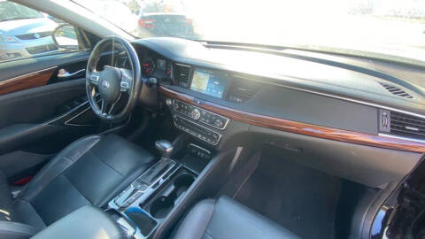 2017 Kia Cadenza Premium