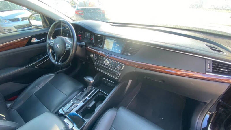 2017 Kia Cadenza Premium