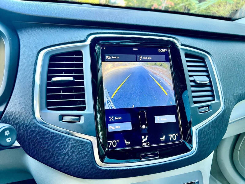 2016 Volvo XC90 T6 Momentum