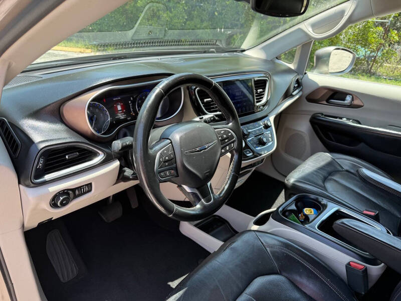 2017 Chrysler Pacifica Touring-L Plus
