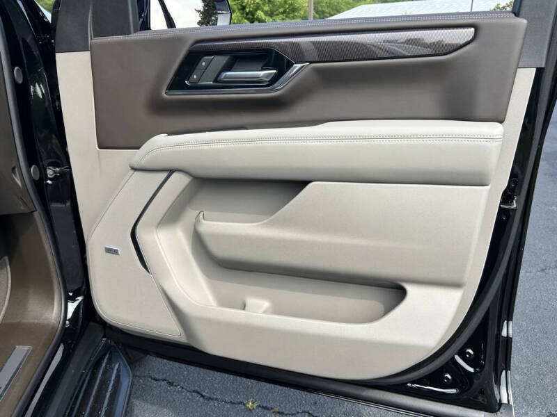 2025 GMC Yukon Elevation