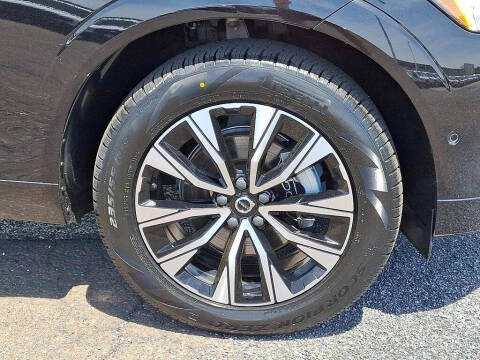 2023 Volvo XC60 B5 Plus Dark Theme