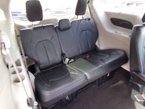 2017 Chrysler Pacifica Touring-L