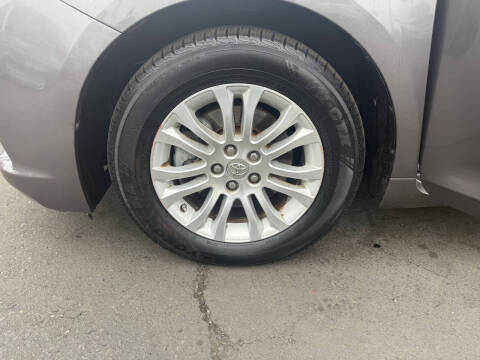 2015 Toyota Sienna XLE Premium 8-Passenger