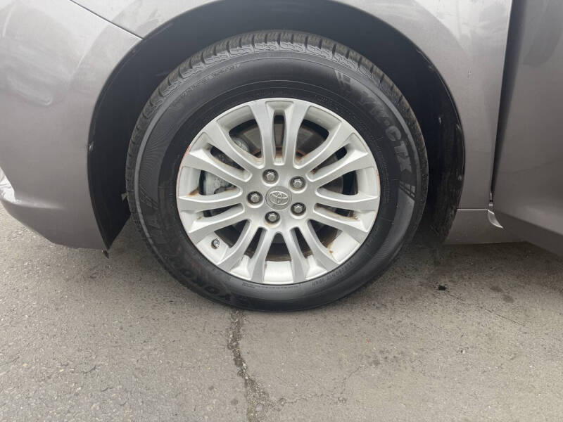 2015 Toyota Sienna XLE Premium 8-Passenger