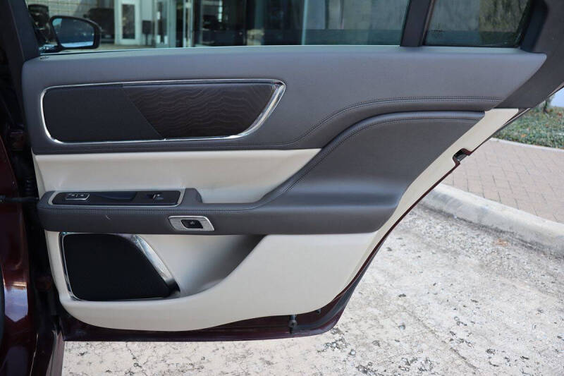 2018 Lincoln Continental Select