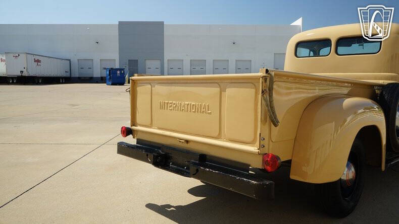 1951 International L 110