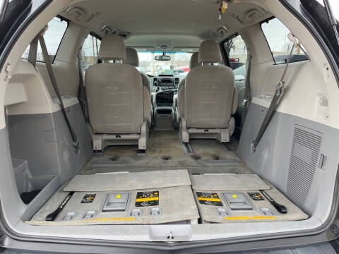 2012 Toyota Sienna LE 7-Passenger