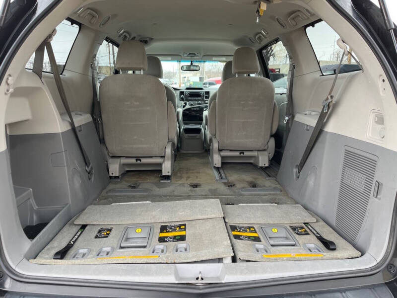 2012 Toyota Sienna LE 7-Passenger