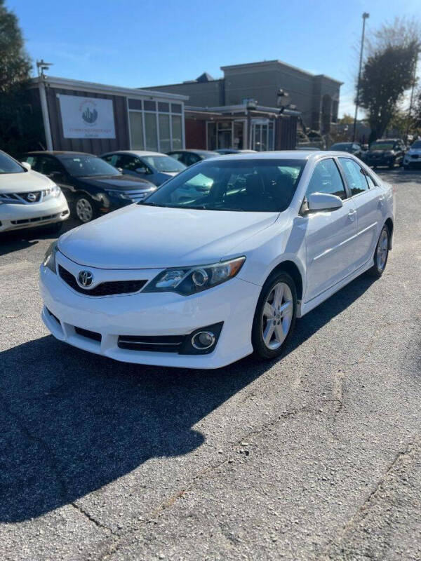 2013 Toyota Camry SE's photo