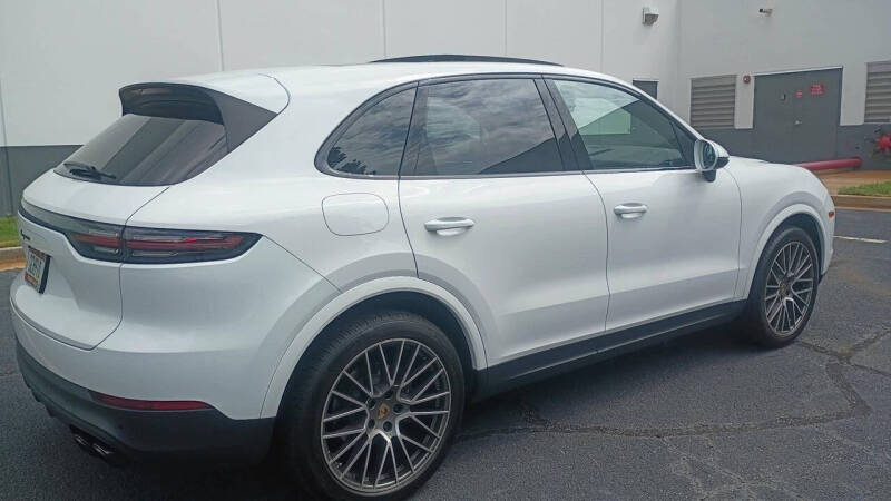 2023 Porsche Cayenne Platinum Edition