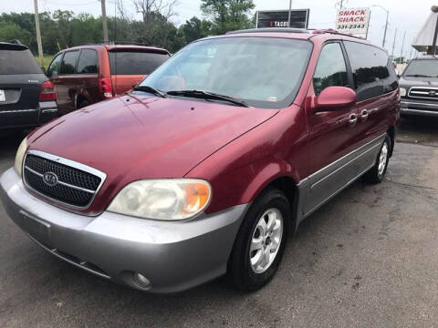 2004 Kia Sedona for sale at Auto Choice in Belton MO