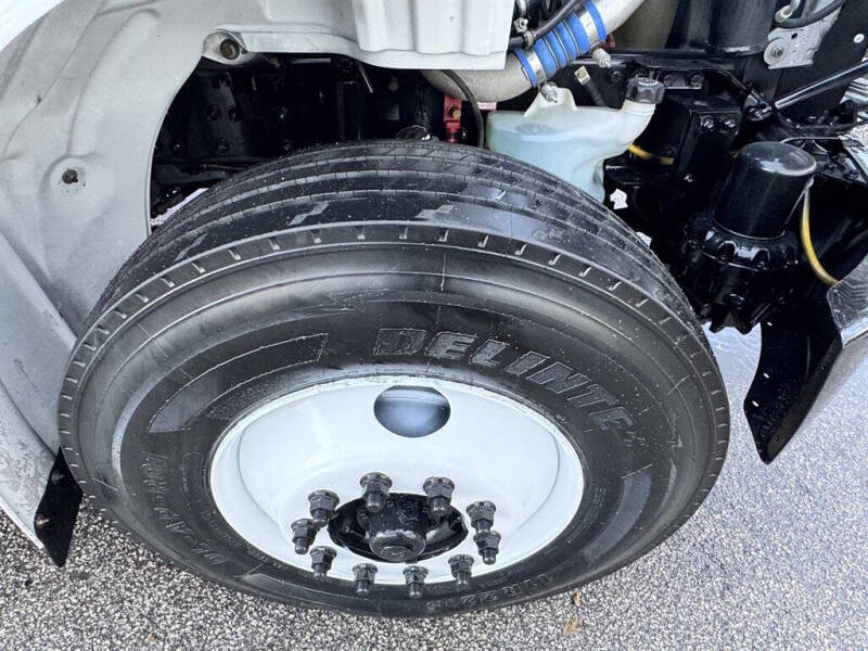 2019 Freightliner M2 106