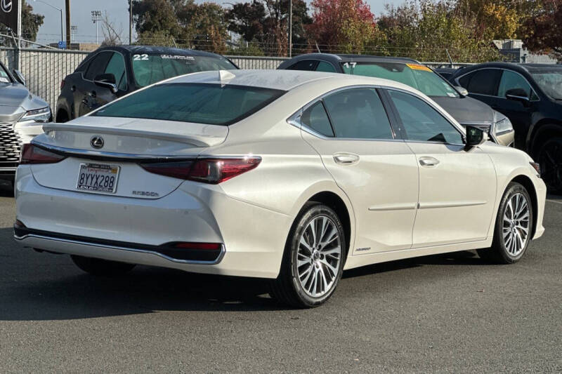 2021 Lexus ES 300h