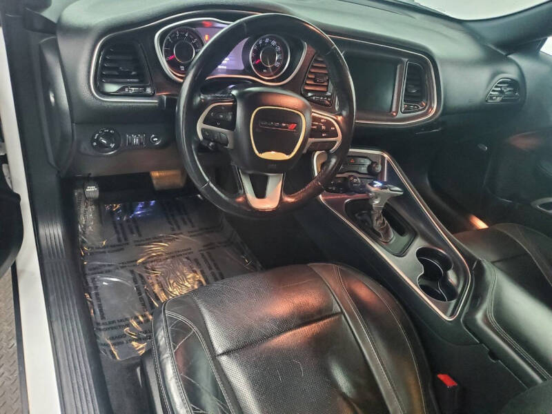 2015 Dodge Challenger SXT Plus