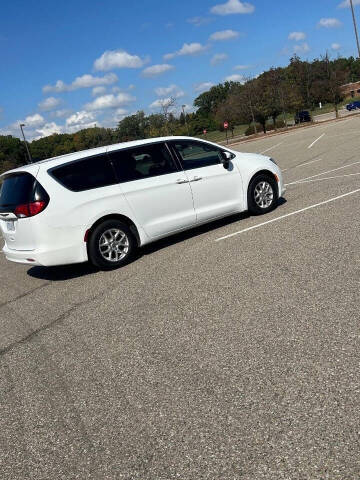 2022 Chrysler Voyager LX